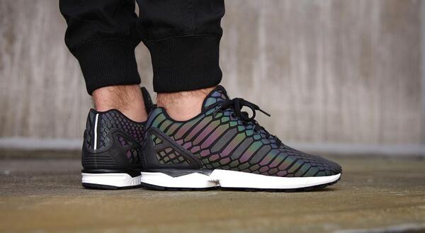 輝い adidas Originals ZX Flux  キャビネット・サイドボード